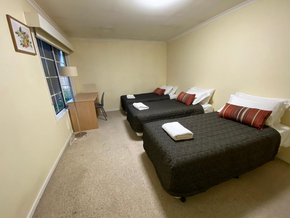 Redwood Manor Motel Apartments วอร์นามบูล ภายนอก รูปภาพ