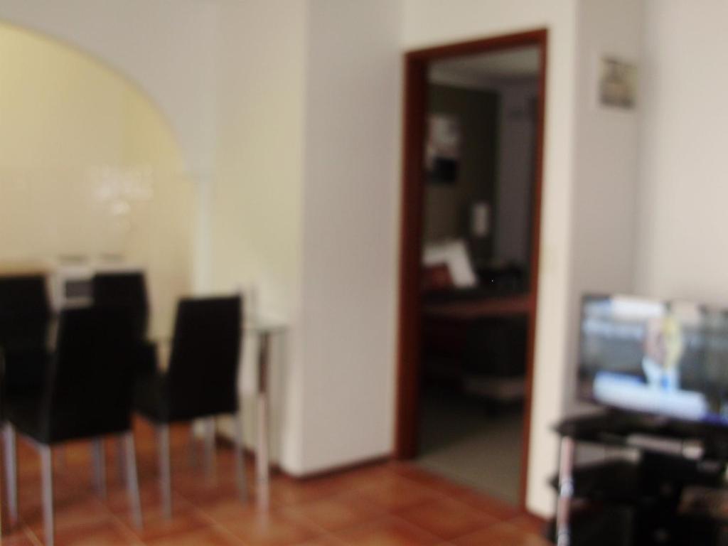Redwood Manor Motel Apartments วอร์นามบูล ภายนอก รูปภาพ
