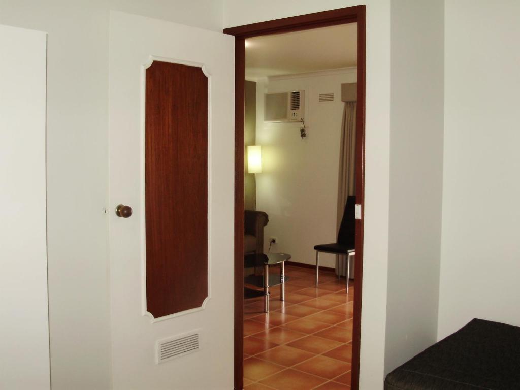 Redwood Manor Motel Apartments วอร์นามบูล ภายนอก รูปภาพ